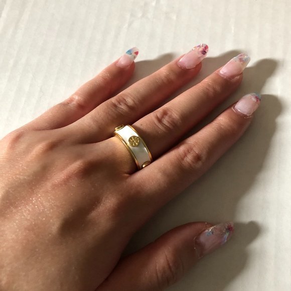 TORY BURCH KIRA ENAMEL RAISED CIRCLE LOGO - Picture 2 of 11